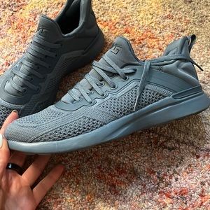 APL TechLoom Tracer Moonstone - Solid Blue Sz 7.5 men/9 women